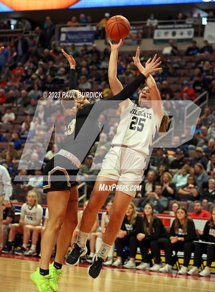 Thumbnail 3 in Kennedy Catholic vs. Homer-Center (PIAA 2A Championship) photogallery.