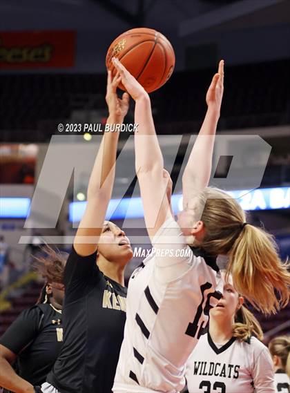 Thumbnail 3 in Kennedy Catholic vs. Homer-Center (PIAA 2A Championship) photogallery.