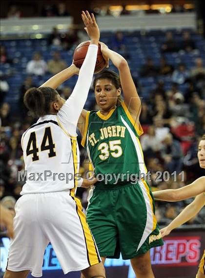 Thumbnail 1 in Bishop O'Dowd vs. St. Joseph (CIF State D3 Final) photogallery.