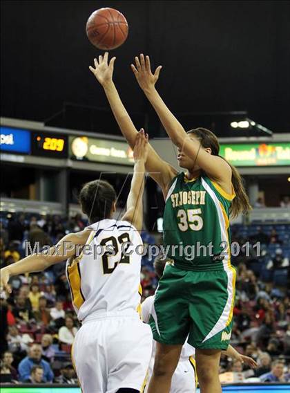 Thumbnail 3 in Bishop O'Dowd vs. St. Joseph (CIF State D3 Final) photogallery.