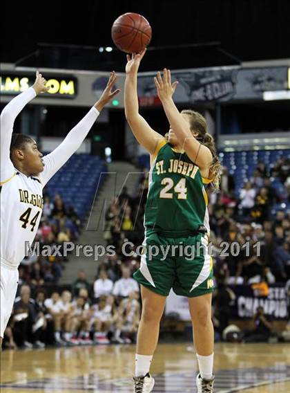 Thumbnail 1 in Bishop O'Dowd vs. St. Joseph (CIF State D3 Final) photogallery.