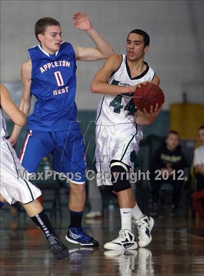 Thumbnail 1 in Appleton West @ Oshkosh North photogallery.