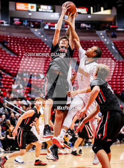 Thumbnail 3 in El Camino vs. Santa Fe Christian (CIF SDS D1 Final) photogallery.