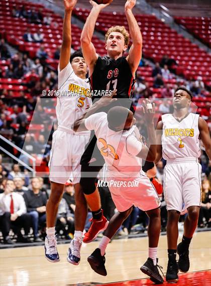 Thumbnail 1 in El Camino vs. Santa Fe Christian (CIF SDS D1 Final) photogallery.