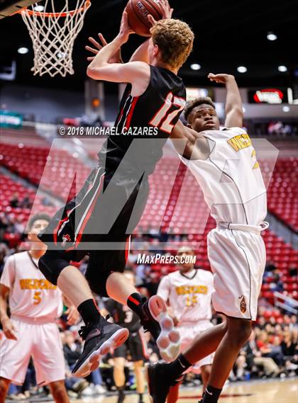 Thumbnail 1 in El Camino vs. Santa Fe Christian (CIF SDS D1 Final) photogallery.