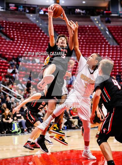 Thumbnail 2 in El Camino vs. Santa Fe Christian (CIF SDS D1 Final) photogallery.