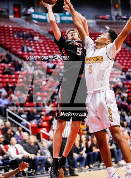 Thumbnail 3 in El Camino vs. Santa Fe Christian (CIF SDS D1 Final) photogallery.