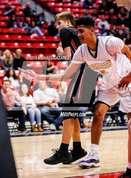 Thumbnail 2 in El Camino vs. Santa Fe Christian (CIF SDS D1 Final) photogallery.