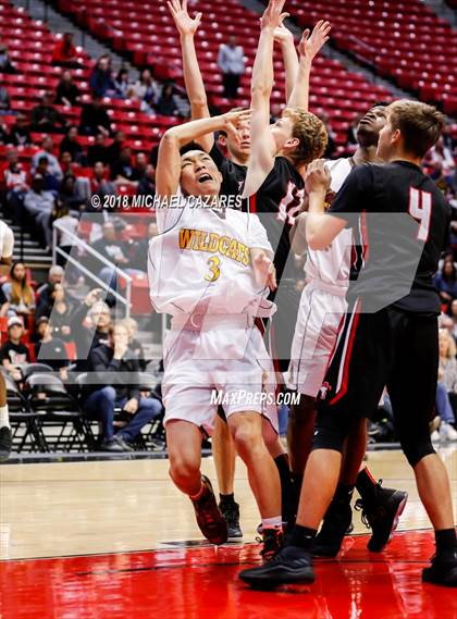Thumbnail 2 in El Camino vs. Santa Fe Christian (CIF SDS D1 Final) photogallery.