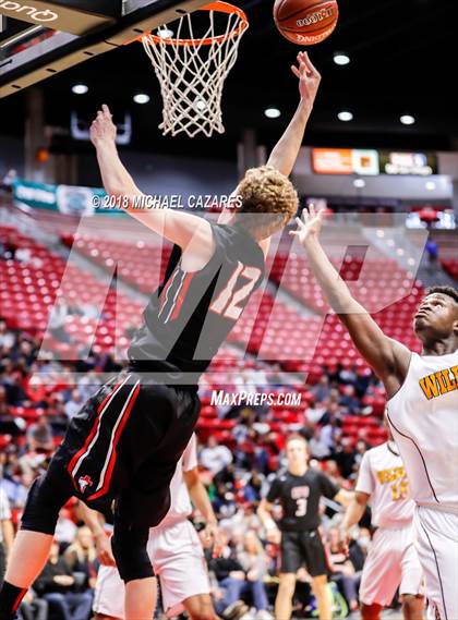 Thumbnail 2 in El Camino vs. Santa Fe Christian (CIF SDS D1 Final) photogallery.