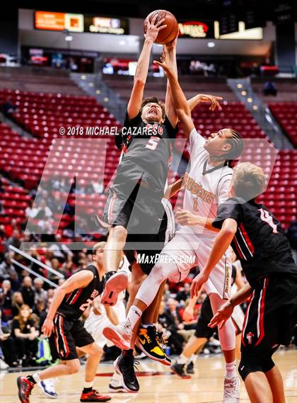 Thumbnail 1 in El Camino vs. Santa Fe Christian (CIF SDS D1 Final) photogallery.