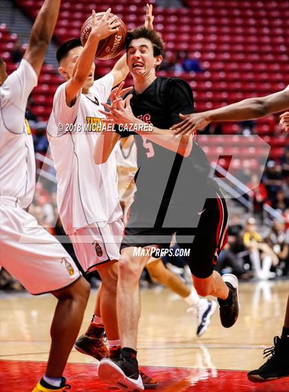 Thumbnail 1 in El Camino vs. Santa Fe Christian (CIF SDS D1 Final) photogallery.