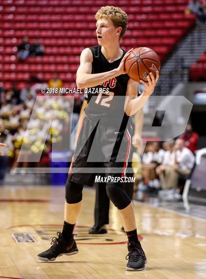 Thumbnail 2 in El Camino vs. Santa Fe Christian (CIF SDS D1 Final) photogallery.