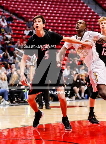 Thumbnail 1 in El Camino vs. Santa Fe Christian (CIF SDS D1 Final) photogallery.