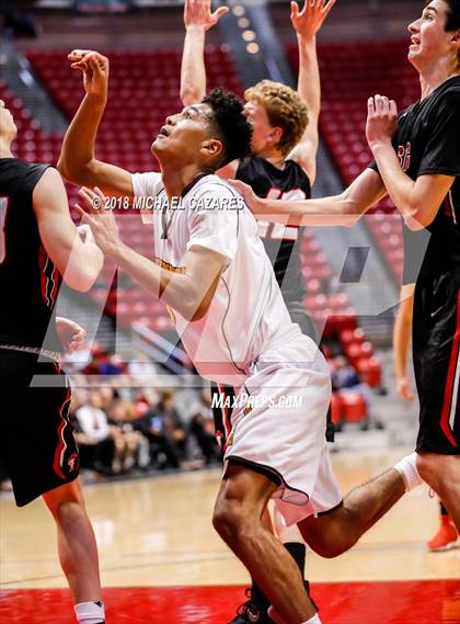 Thumbnail 1 in El Camino vs. Santa Fe Christian (CIF SDS D1 Final) photogallery.