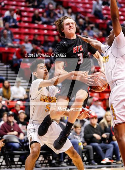 Thumbnail 1 in El Camino vs. Santa Fe Christian (CIF SDS D1 Final) photogallery.