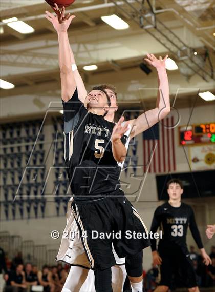 Thumbnail 1 in Archbishop Mitty vs. St. Francis (Father Barry Christmas Classic) photogallery.