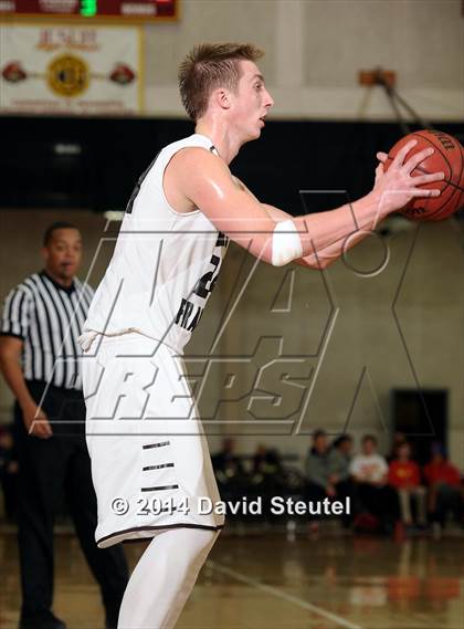 Thumbnail 2 in Archbishop Mitty vs. St. Francis (Father Barry Christmas Classic) photogallery.