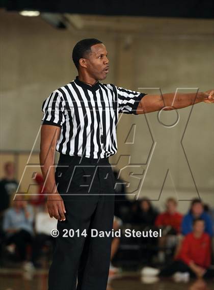 Thumbnail 2 in Archbishop Mitty vs. St. Francis (Father Barry Christmas Classic) photogallery.