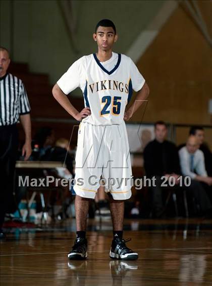 Thumbnail 2 in Campbell Hall vs. Newark Memorial (California Classic) photogallery.