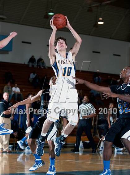 Thumbnail 2 in Campbell Hall vs. Newark Memorial (California Classic) photogallery.