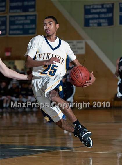 Thumbnail 1 in Campbell Hall vs. Newark Memorial (California Classic) photogallery.