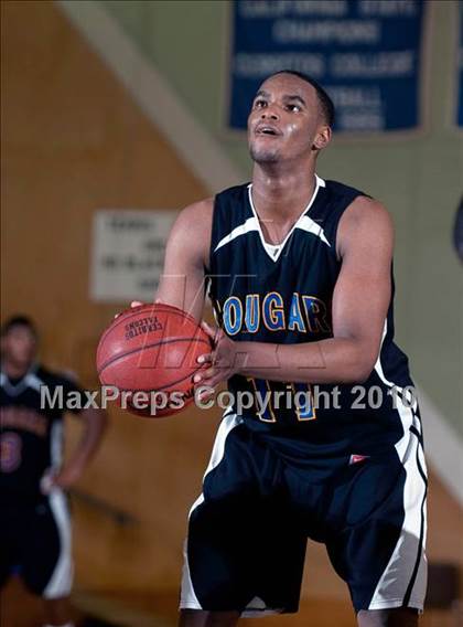 Thumbnail 2 in Campbell Hall vs. Newark Memorial (California Classic) photogallery.