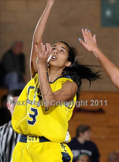 Thumbnail 1 in River City vs. Wheatland (Lincoln Invitational) photogallery.