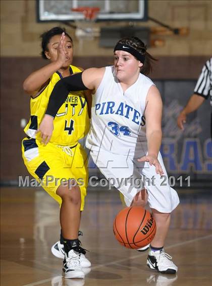 Thumbnail 3 in River City vs. Wheatland (Lincoln Invitational) photogallery.