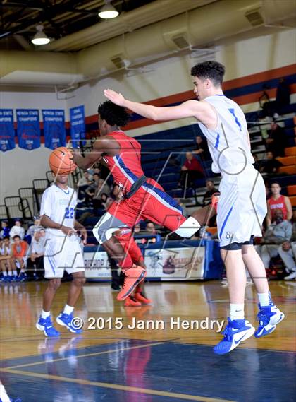 Thumbnail 2 in Redondo Union vs. Bishop Gorman (Tarkanian Classic) photogallery.