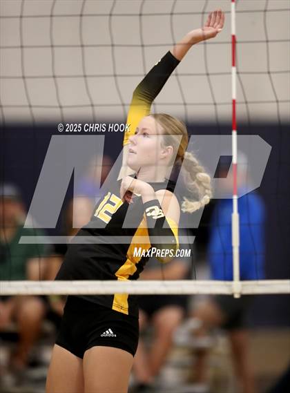 Thumbnail 2 in Salpointe Catholic vs. Rincon/University (Lancer Invitational) photogallery.