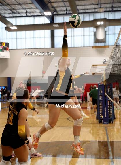 Thumbnail 2 in Salpointe Catholic vs. Rincon/University (Lancer Invitational) photogallery.