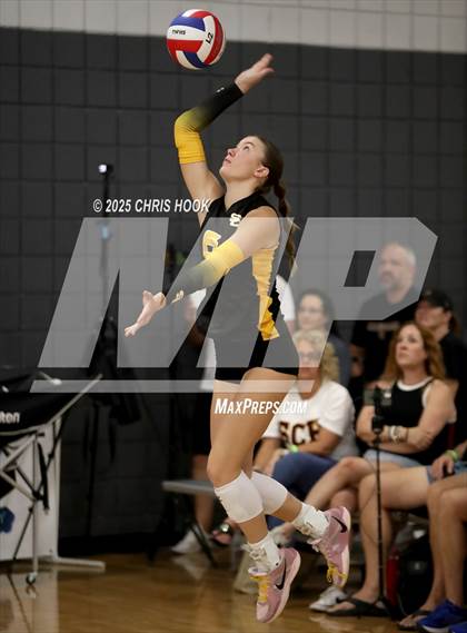 Thumbnail 2 in Salpointe Catholic vs. Rincon/University (Lancer Invitational) photogallery.