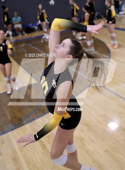 Thumbnail 3 in Salpointe Catholic vs. Rincon/University (Lancer Invitational) photogallery.