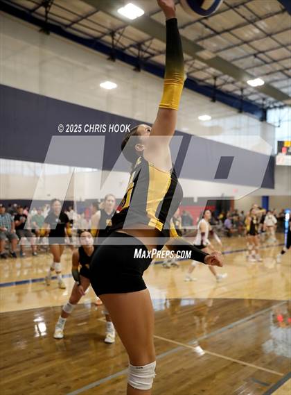Thumbnail 2 in Salpointe Catholic vs. Rincon/University (Lancer Invitational) photogallery.