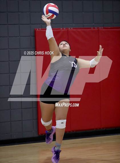 Thumbnail 2 in Salpointe Catholic vs. Rincon/University (Lancer Invitational) photogallery.