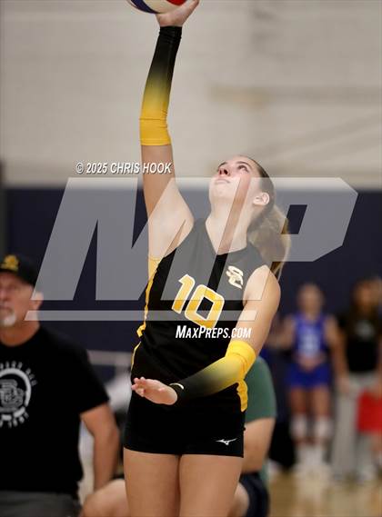 Thumbnail 3 in Salpointe Catholic vs. Rincon/University (Lancer Invitational) photogallery.