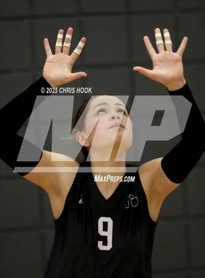 Thumbnail 3 in Salpointe Catholic vs. Rincon/University (Lancer Invitational) photogallery.