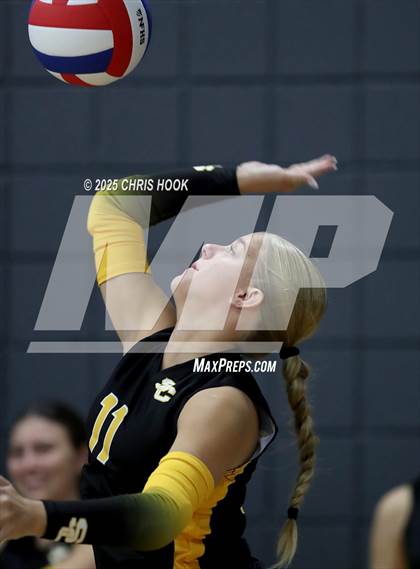 Thumbnail 3 in Salpointe Catholic vs. Rincon/University (Lancer Invitational) photogallery.
