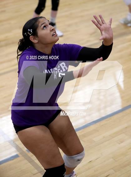 Thumbnail 2 in Salpointe Catholic vs. Rincon/University (Lancer Invitational) photogallery.