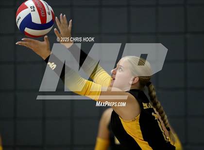 Thumbnail 2 in Salpointe Catholic vs. Rincon/University (Lancer Invitational) photogallery.