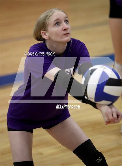 Thumbnail 3 in Salpointe Catholic vs. Rincon/University (Lancer Invitational) photogallery.