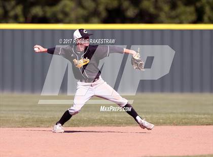 Thumbnail 3 in Bonham vs. Crandall (UIL 4A Region II Bi-District Playoff) photogallery.