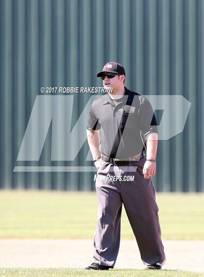 Thumbnail 1 in Bonham vs. Crandall (UIL 4A Region II Bi-District Playoff) photogallery.