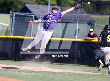 Thumbnail 1 in Bonham vs. Crandall (UIL 4A Region II Bi-District Playoff) photogallery.