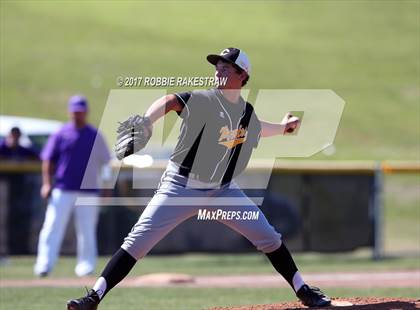 Thumbnail 3 in Bonham vs. Crandall (UIL 4A Region II Bi-District Playoff) photogallery.