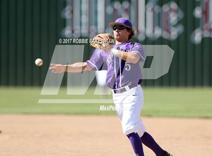 Thumbnail 2 in Bonham vs. Crandall (UIL 4A Region II Bi-District Playoff) photogallery.