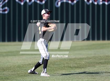Thumbnail 3 in Bonham vs. Crandall (UIL 4A Region II Bi-District Playoff) photogallery.