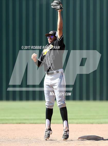 Thumbnail 2 in Bonham vs. Crandall (UIL 4A Region II Bi-District Playoff) photogallery.