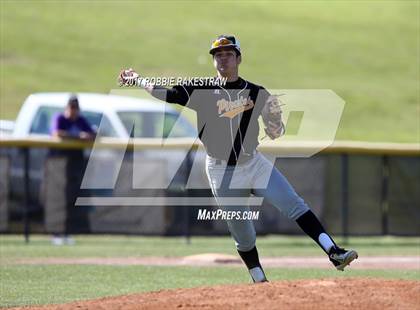 Thumbnail 1 in Bonham vs. Crandall (UIL 4A Region II Bi-District Playoff) photogallery.